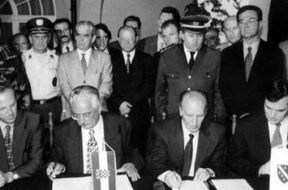Signing_of_the_Split_Agreement,_22_July_1995