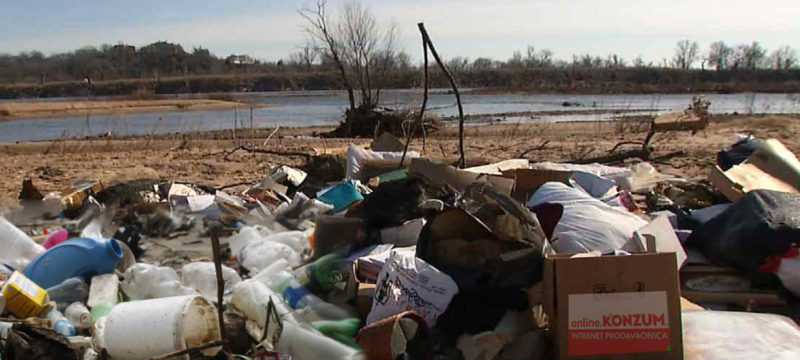smeće uz rijeku Lištica Uzarići